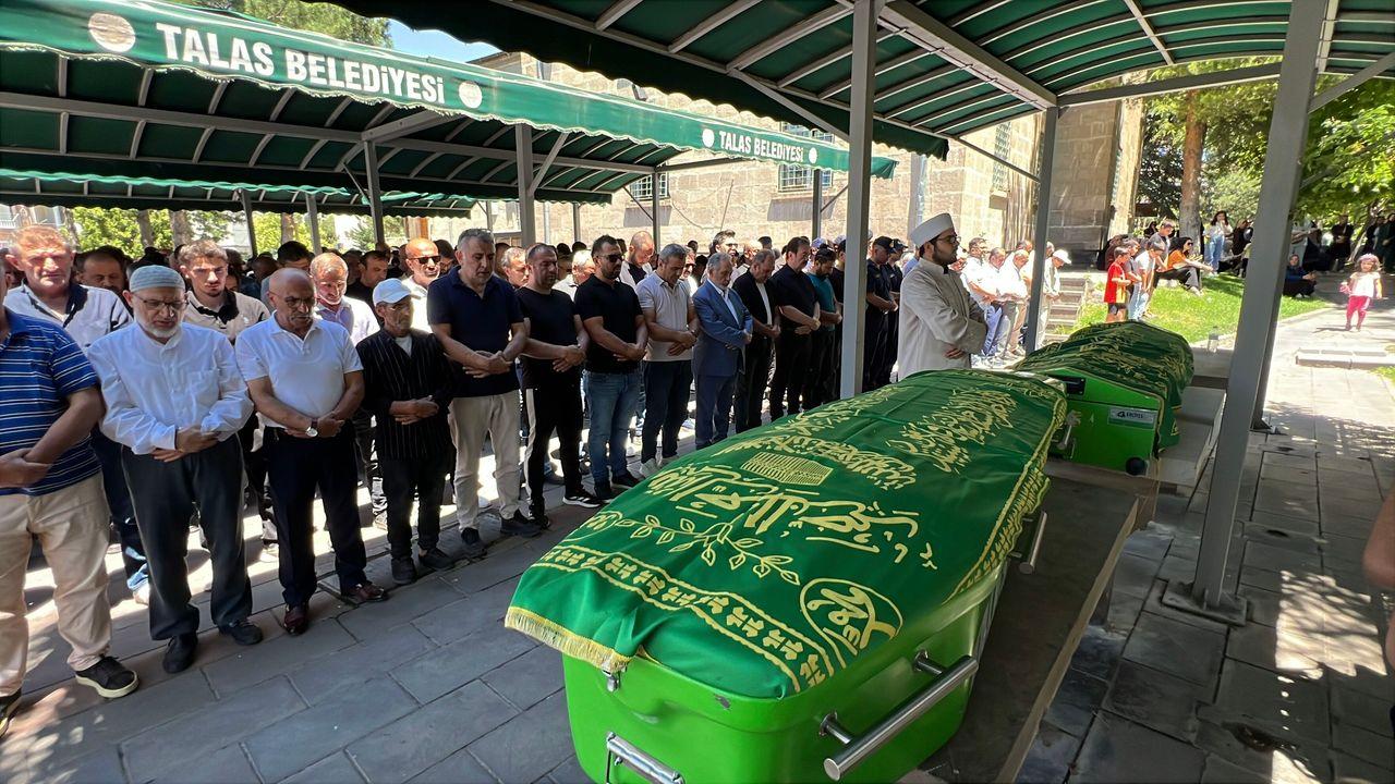 Kazada ölen uzman çavuş, eşi ve 8 aylık bebekleri toprağa verildi