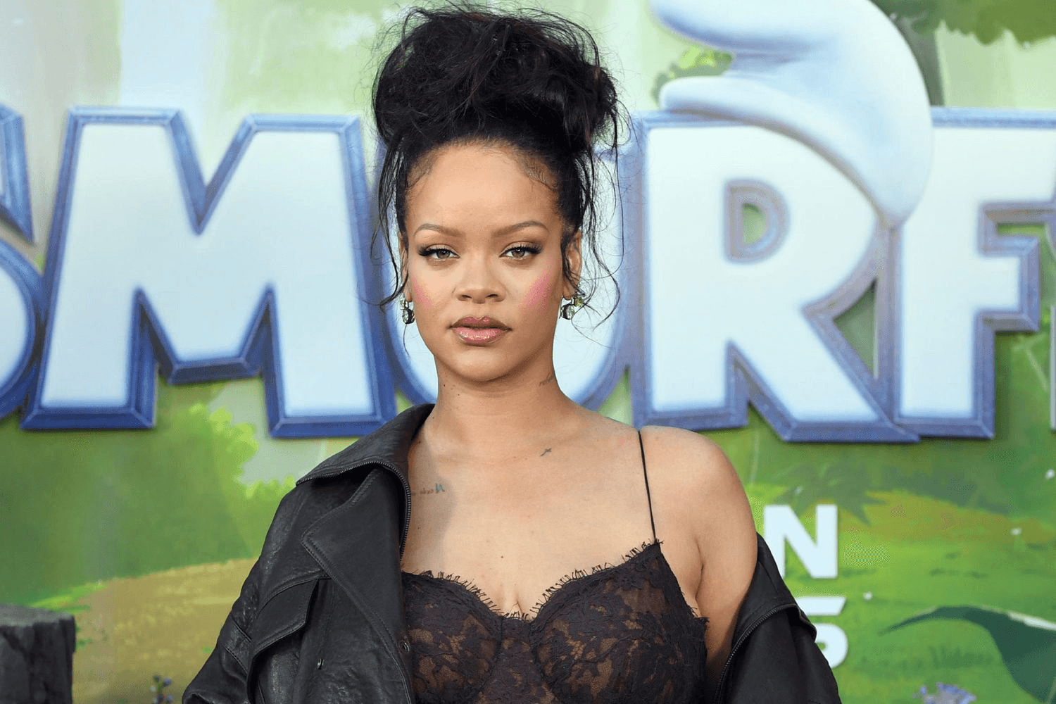 ABD'de şarkıcı Rihanna'nın evine silahlı saldırı
