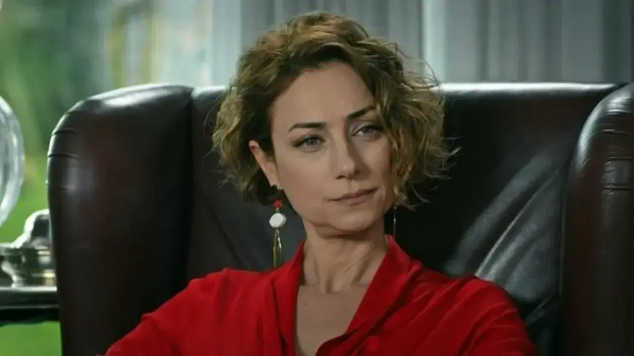 Sanem Çelik Dört Yıl Aradan Sonra Setlere Döndü! Yeni Hali Sosyal Medyada Gündem Oldu