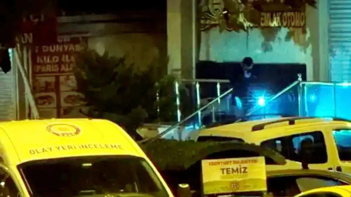 Şemsiyeyi silah gibi gösterip kuyumcu soymaya çalıştı, sahte altınla yakalandı
