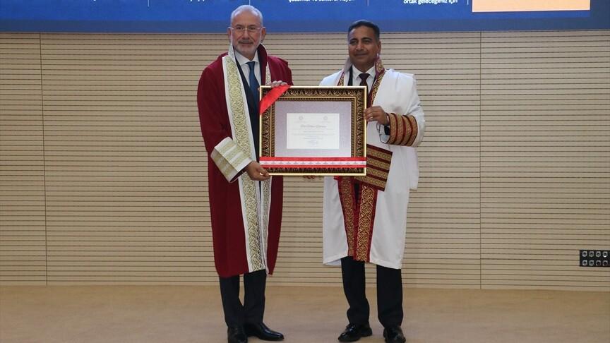 TOGG Başkanı Fuat Tosyalı'ya fahri doktora ünvanı