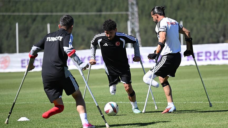 Ampute Futbol Milli Takımı Erciyes'te dünya kupasına hazırlanıyor