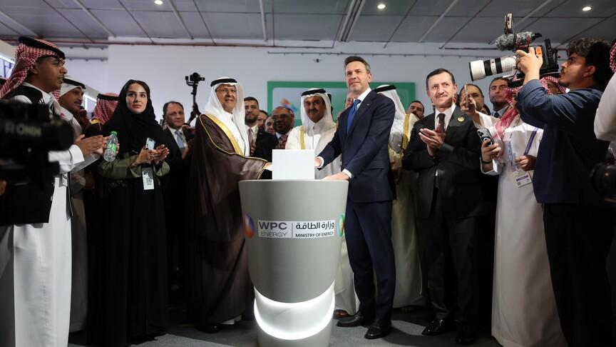 Bayraktar: Türkiye, Suudi Arabistan, Ürdün ve Suriye'yi bağlayacak mega elektrik projesi gündemde
