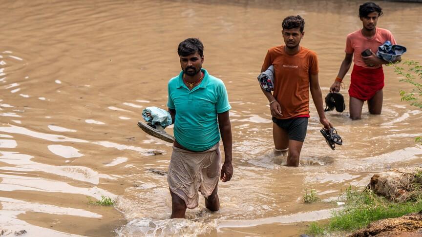 Hindistan'ın Bihar eyaletinde seller 4 milyonu vurdu