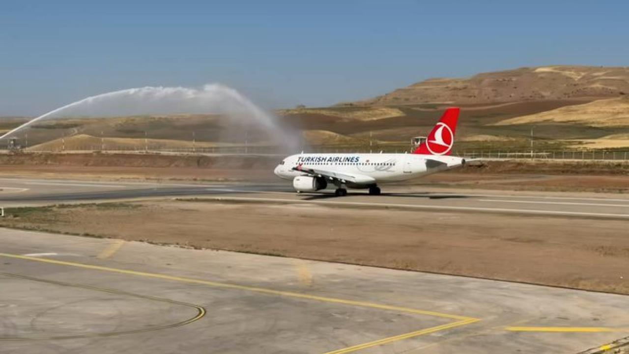 Yenilenen Siirt Havalimanı yeniden uçuşlara açıldı