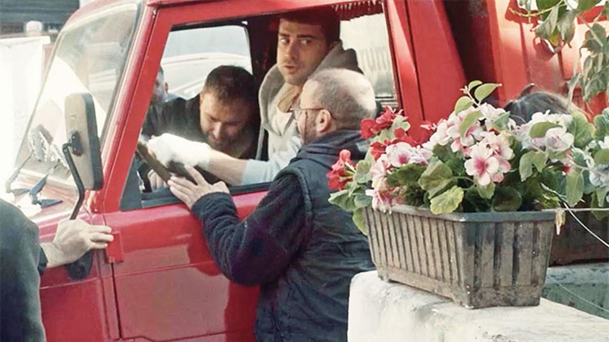 Doğukan Güngör setten kaçan kamyonu atlayarak durdurdu
