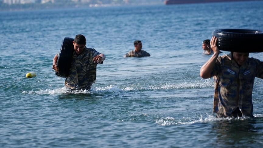 Hava astsubay adayları İzmir'de yaz kampında eğitim görüyor