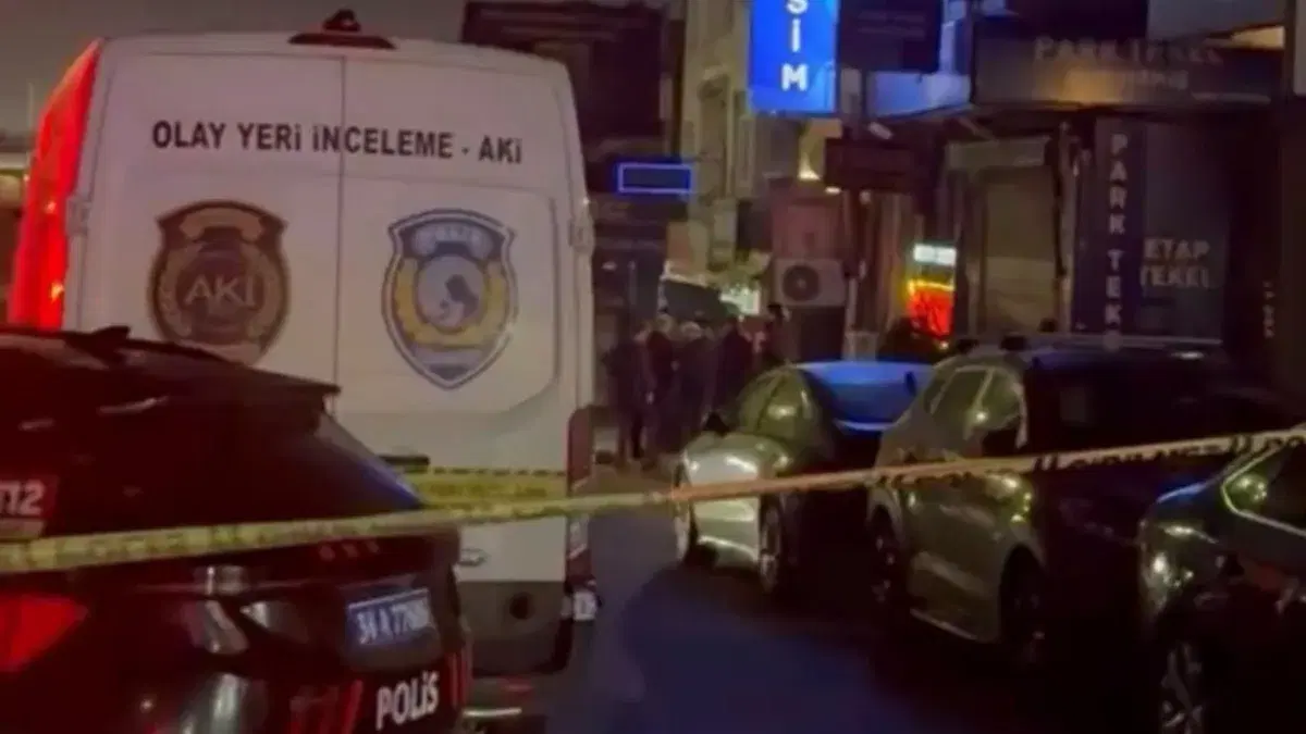 Küçükçekmece'de eğlence mekânında silahlı saldırı: Polis memuru hayatını kaybetti