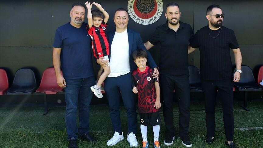 Gençlerbirliği, forması çıkarılan çocuğu tesislerinde ağırladı
