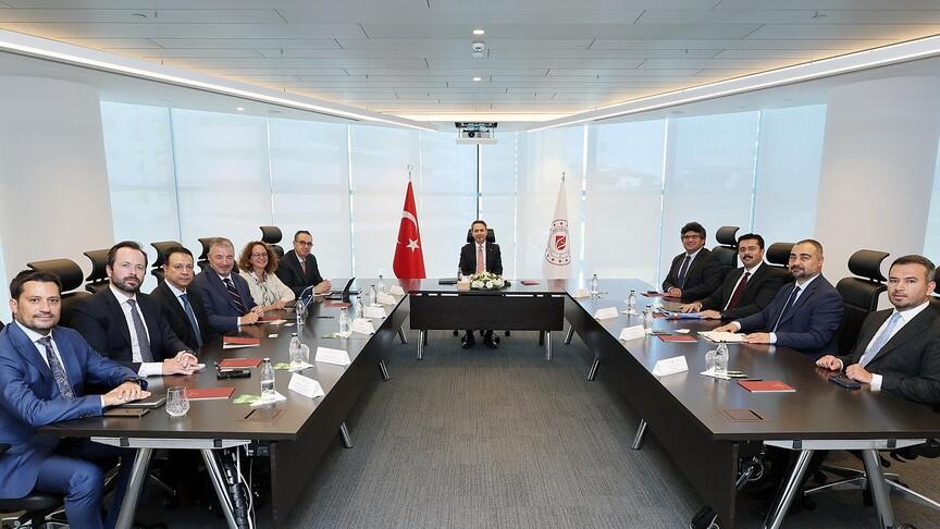 Bakan Bayraktar, IFC heyetiyle işbirliği görüştü