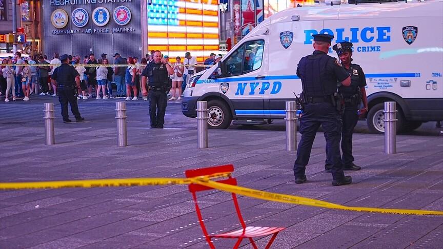 Times Meydanı'nda bıçaklı saldırı: 1 ölü, 1 yaralı