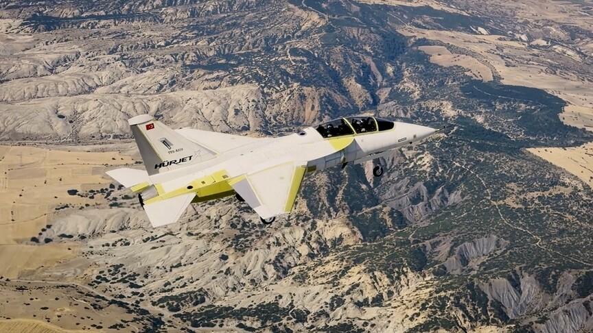 İlk HÜRJET Jet Eğitim Uçağı başarıyla ilk uçuşunu tamamladı