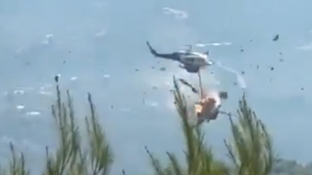 Yunanistan'da yangın helikopterleri havada çarpıştı