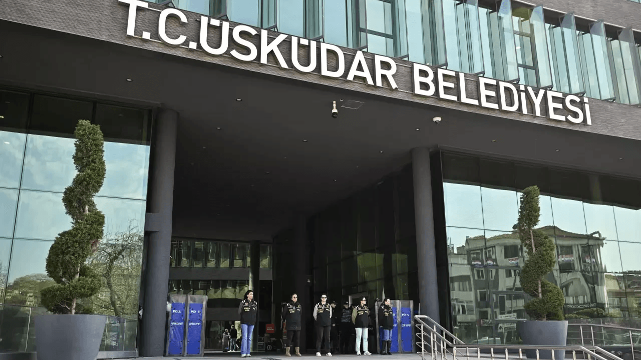 Üsküdar Belediyesi'ne operasyon: 21 kişi adliyeye sevk edildi