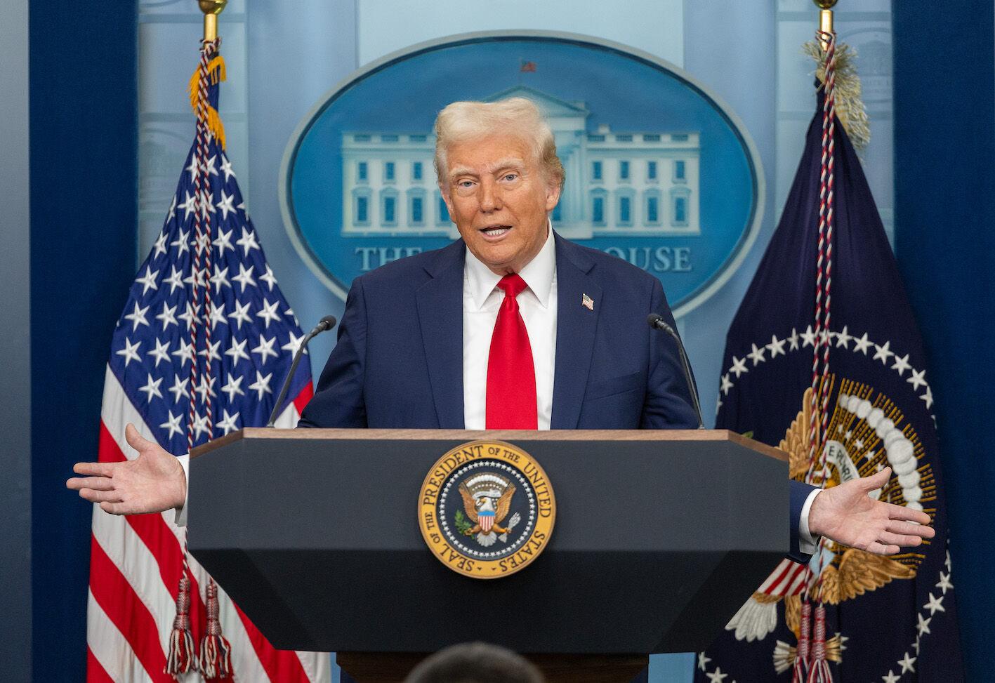 Trump: ABD donanması Hürmüz Boğazı'ndan geçen gemilere yakında eşlik edecek