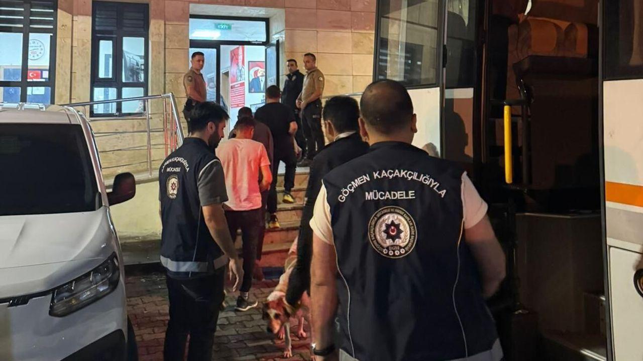 Artvin'de 56 göçmen yakalandı; 3 şüpheliye işlem yapıldı