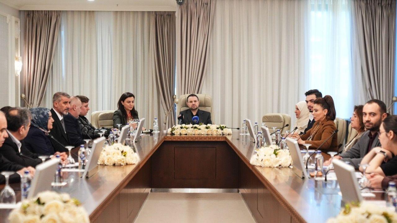 Bakan Gürlek, suça sürüklenen çocukların mağdur ettiği ailelerle bir araya geldi