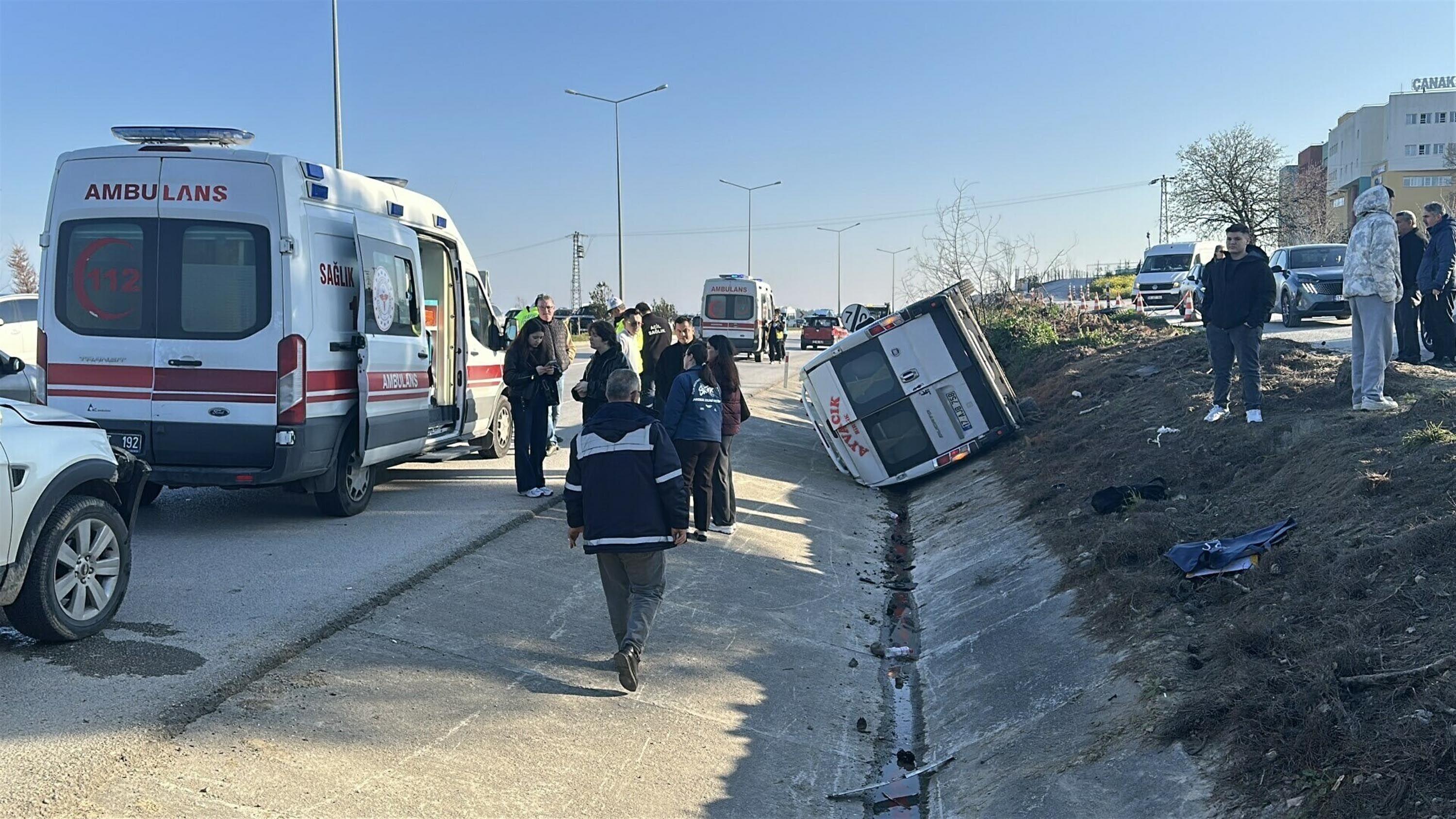 Yolcu minibüsüyle otomobil çarpıştı: 8 yaralı