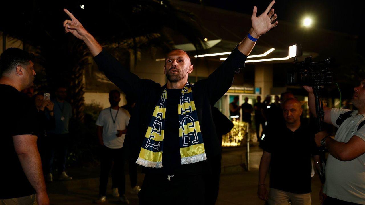 Vedat Muriqi, Fenerbahçe için İstanbul'da