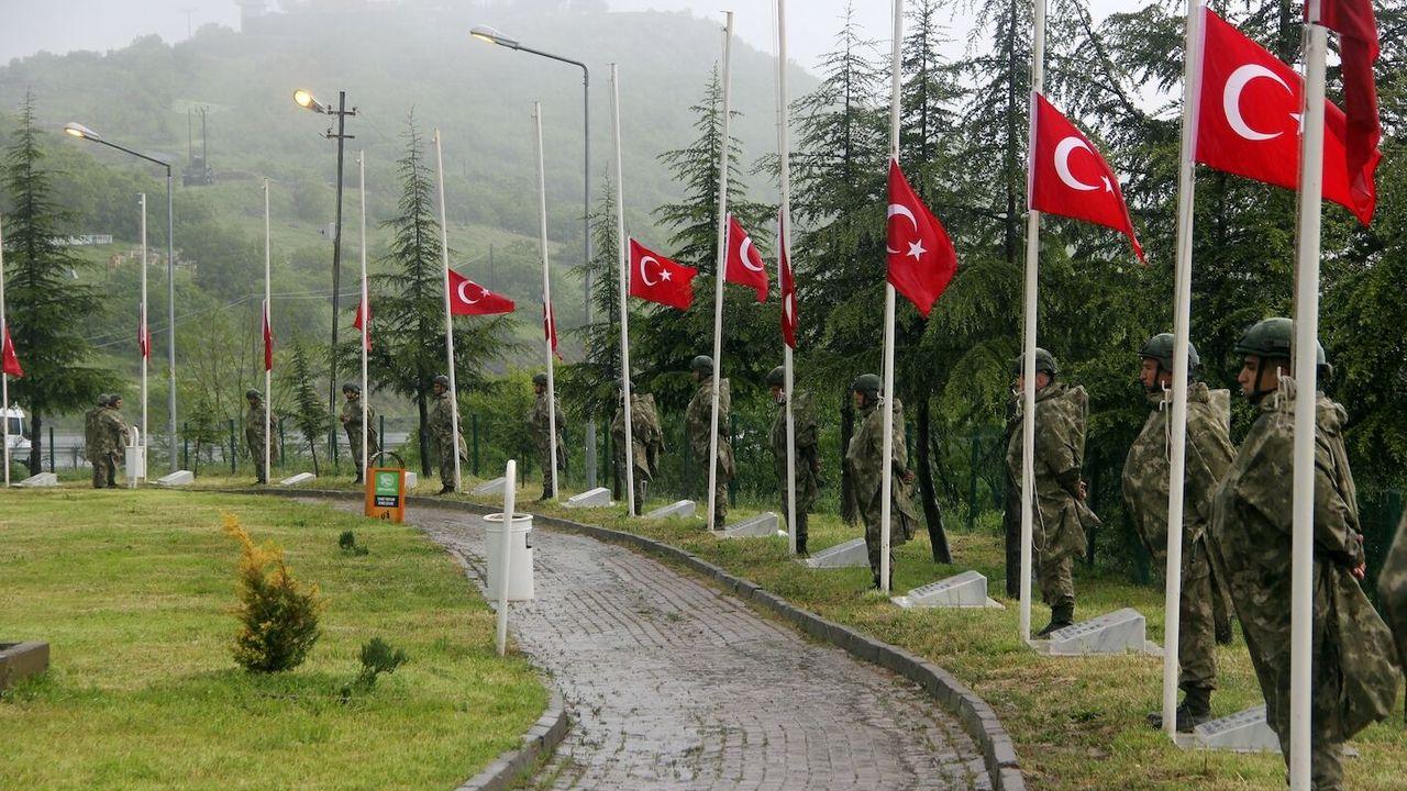 Bingöl'de 33 yıl önce şehit edilen 33 asker törenle anıldı