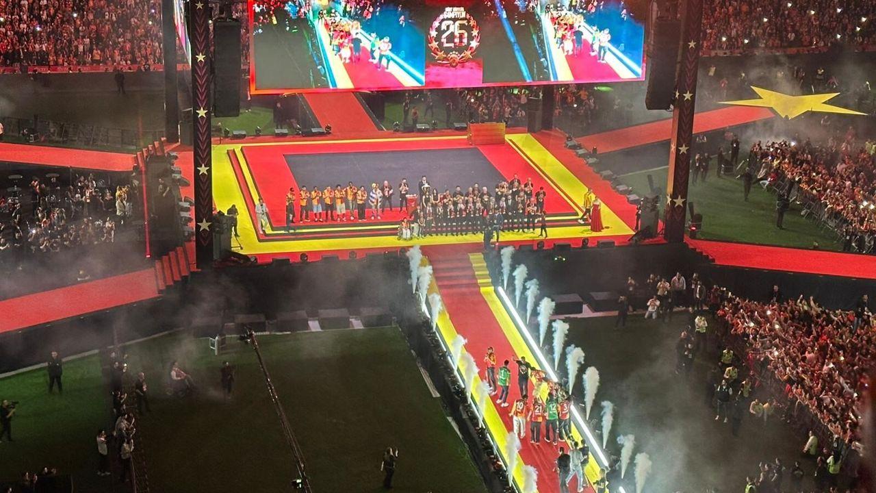 Şampiyon Galatasaray kupasına kavuştu