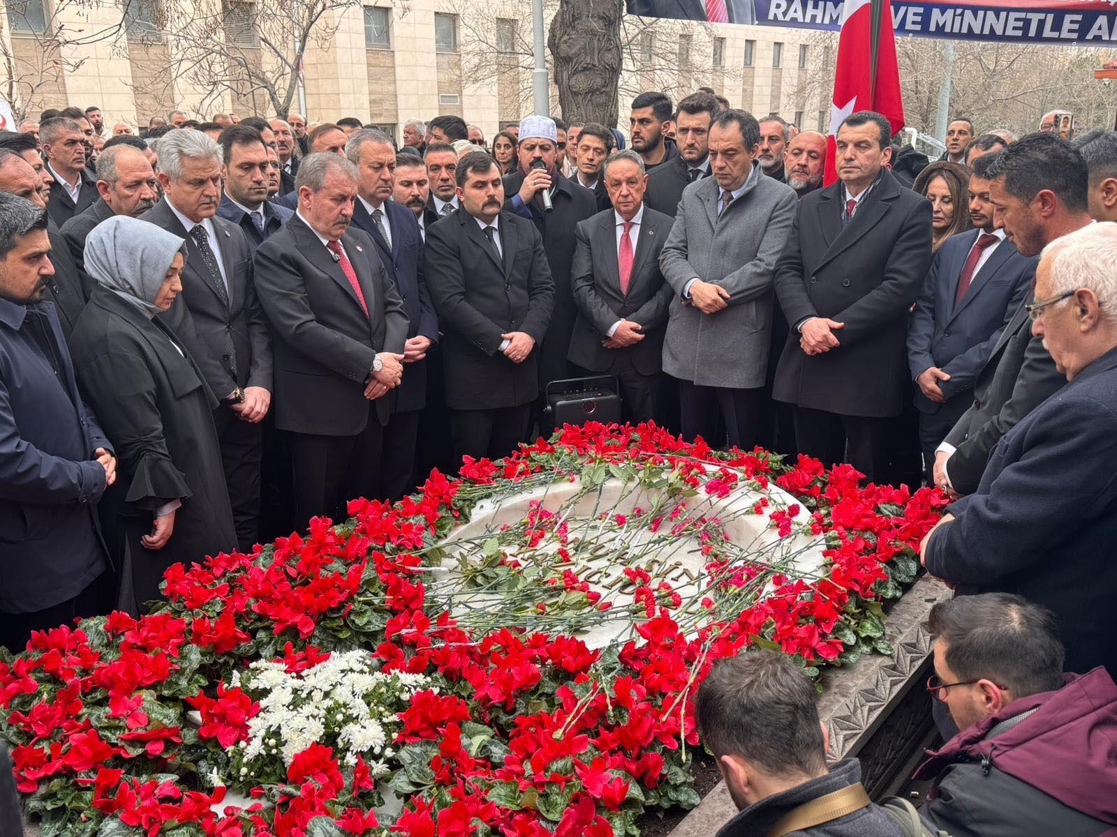 Muhsin Yazıcıoğlu, mezarı başında anıldı