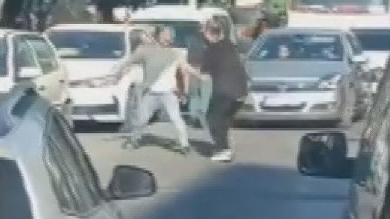 Sultangazi'de trafik kazasının ardından çıkan bıçaklı kavga kamerada: 1 ölü, 2 yaralı