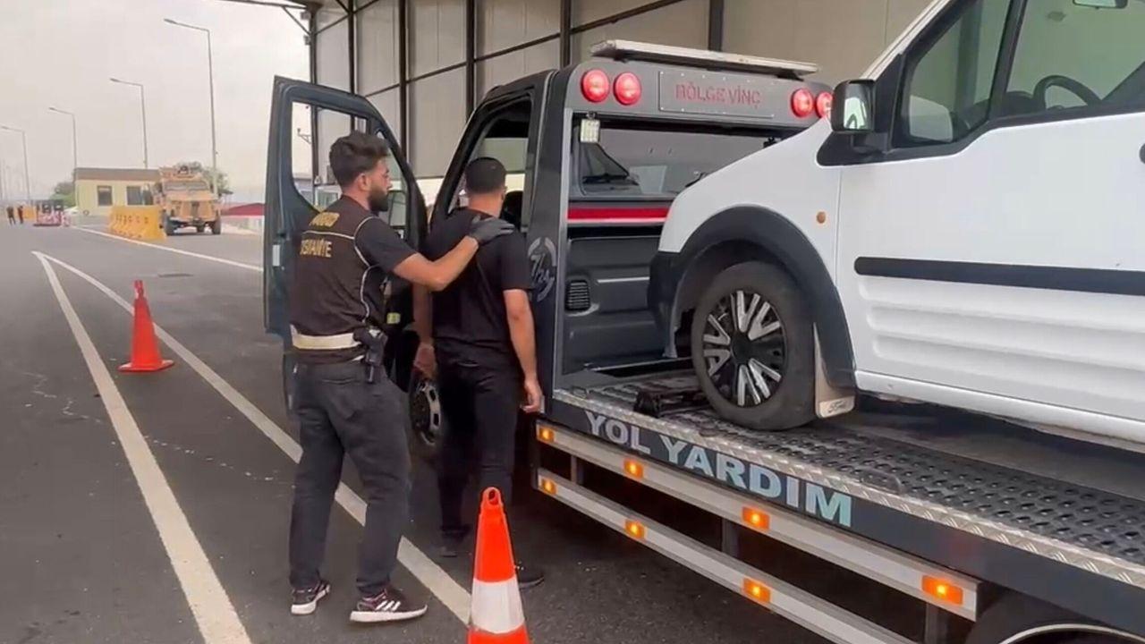 Çekici üzerinde taşınan otomobilin LPG tankından 8,8 kilo esrar çıktı