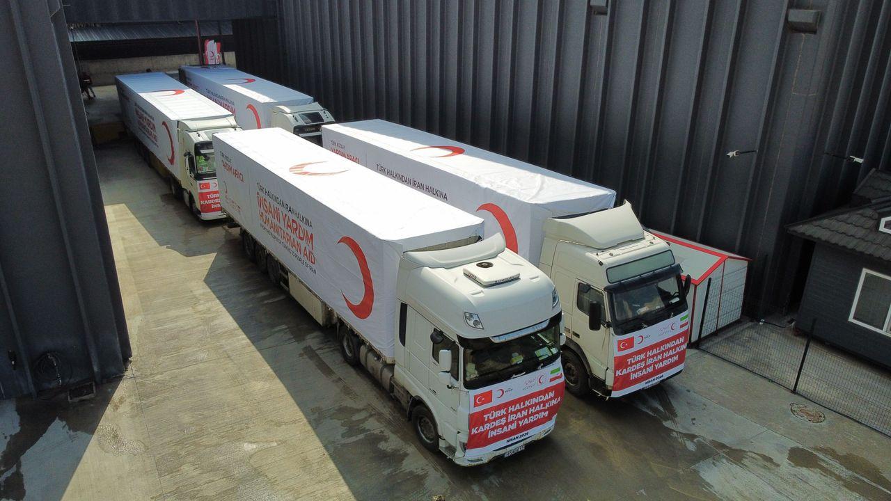 Türk Kızılay'dan, İran'a 4 TIR insani yardım