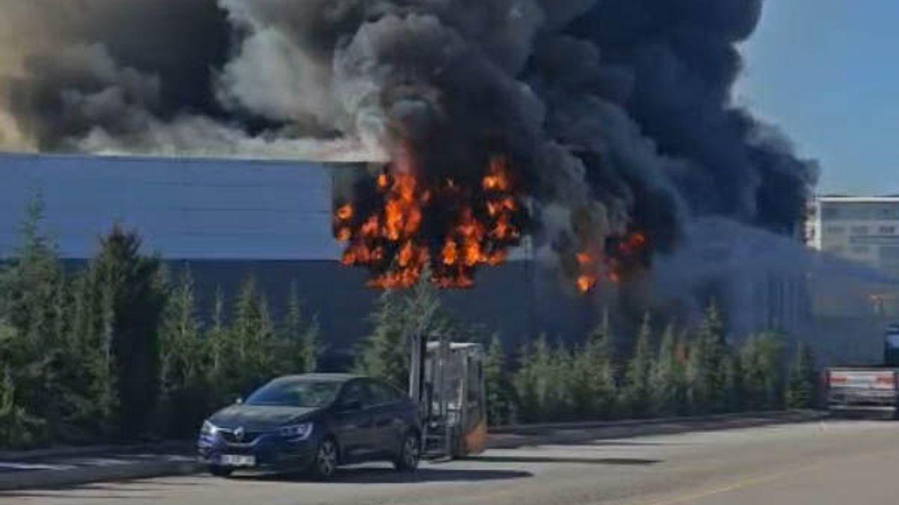 Ankara'da boya fabrikasında yangın