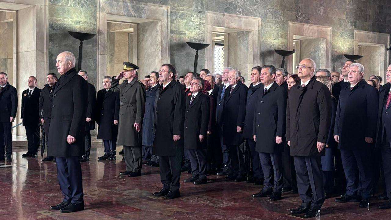 TBMM Başkanı Kurtulmuş ve devlet erkanından Anıtkabir'e ziyaret
