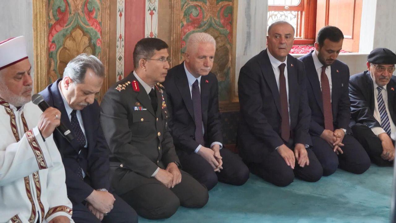 Vali Gül fethin 573'üncü yıl dönümünde Fatih Sultan Mehmet'in türbesini ziyaret etti
