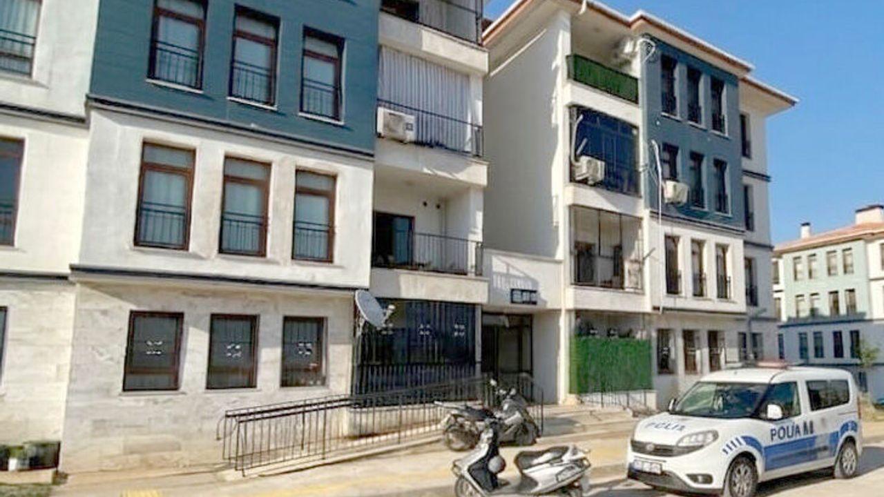Evinde tabancayla vurulmuş halde bulunan kadını, bina görevlisi öldürmüş