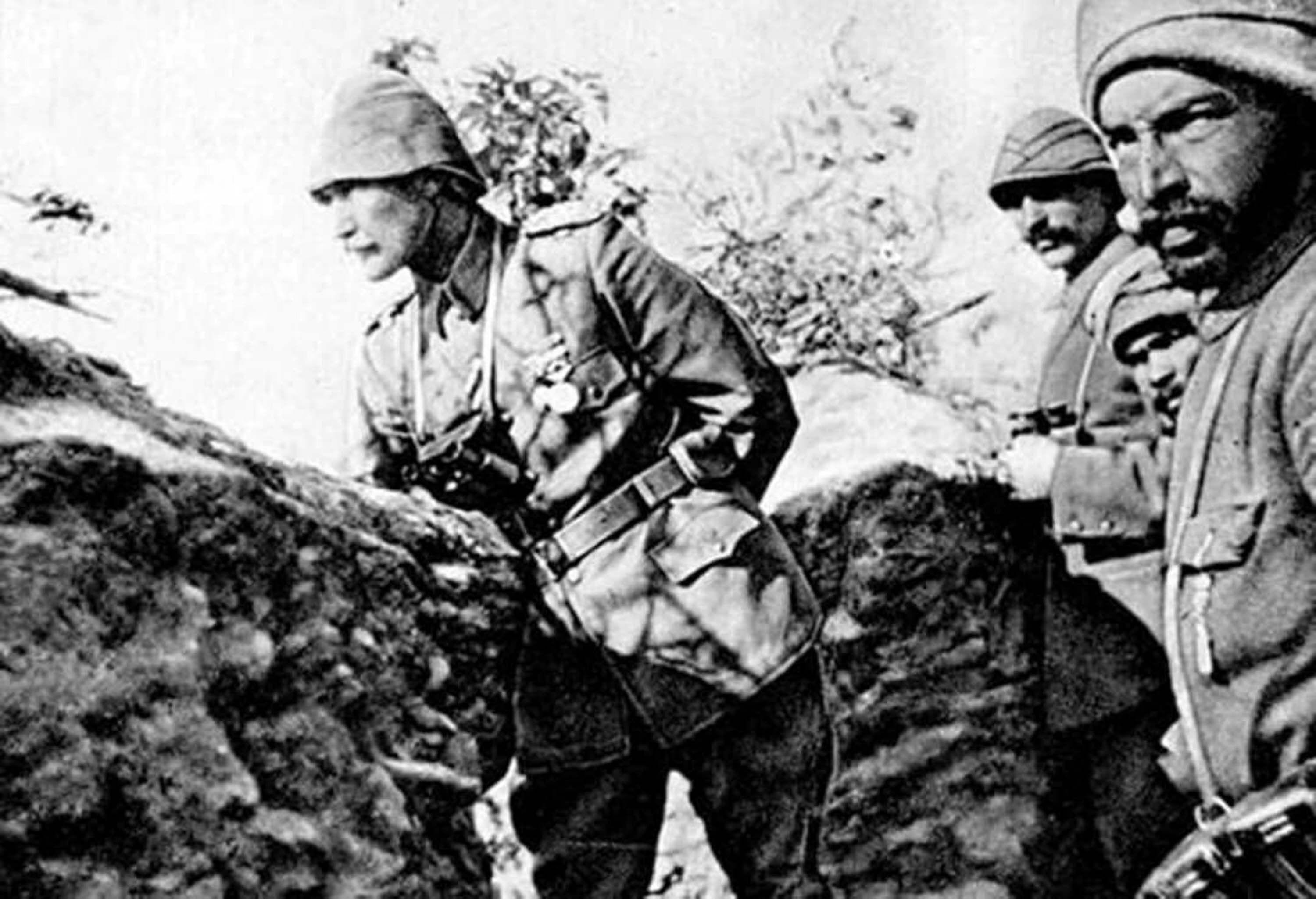 Atatürk, 18 Mart'ta denetime giderken bombardımana yakalanmış