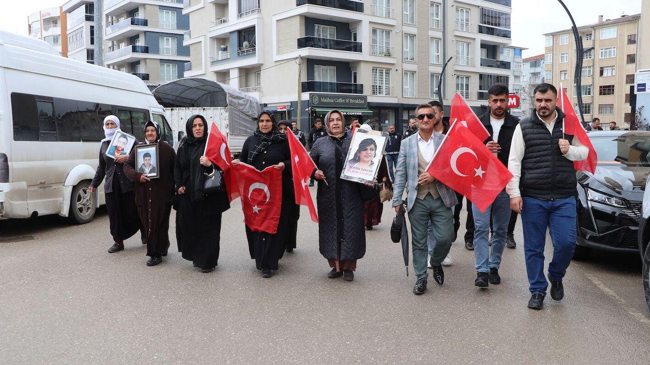 Evlat nöbetindeki anne: Ceza yok, gelin teslim olun