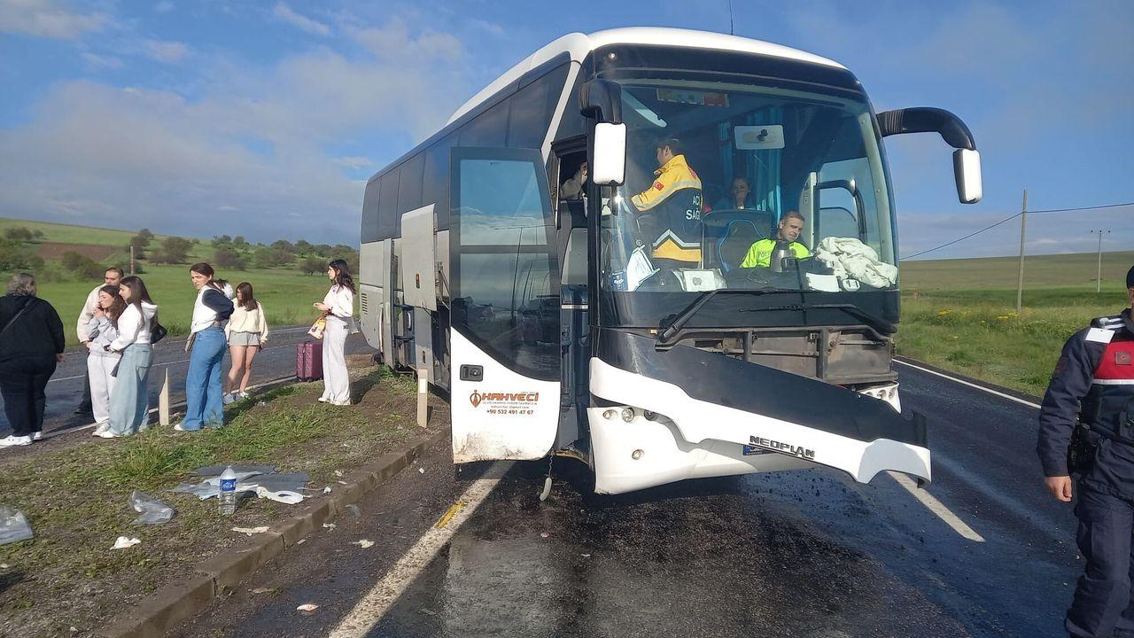 Aksaray'da tur otobüsü kaza yaptı: 16 yaralı