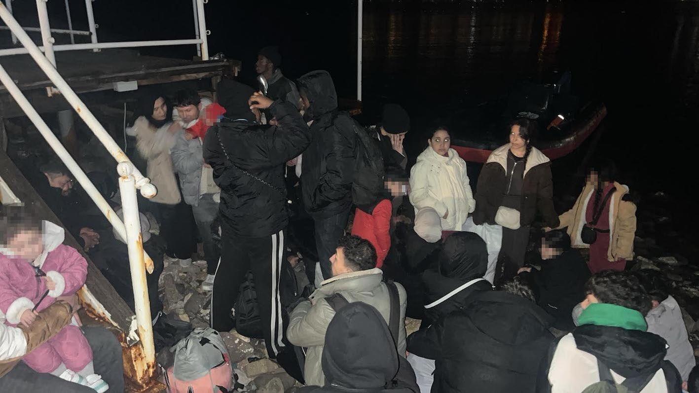 Bodrum'da 33 kaçak göçmen ile 3 göçmen kaçakçısı yakalandı