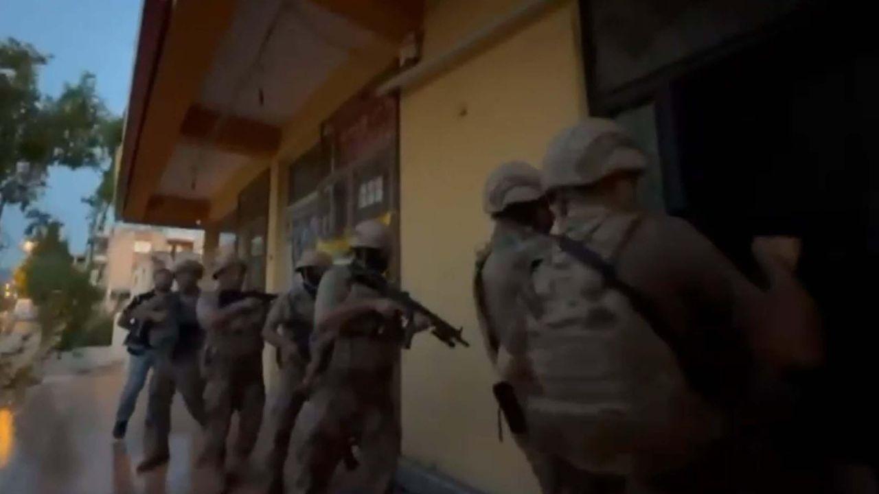 İzmir'de FETÖ operasyonu: 78 kişiye gözaltı kararı