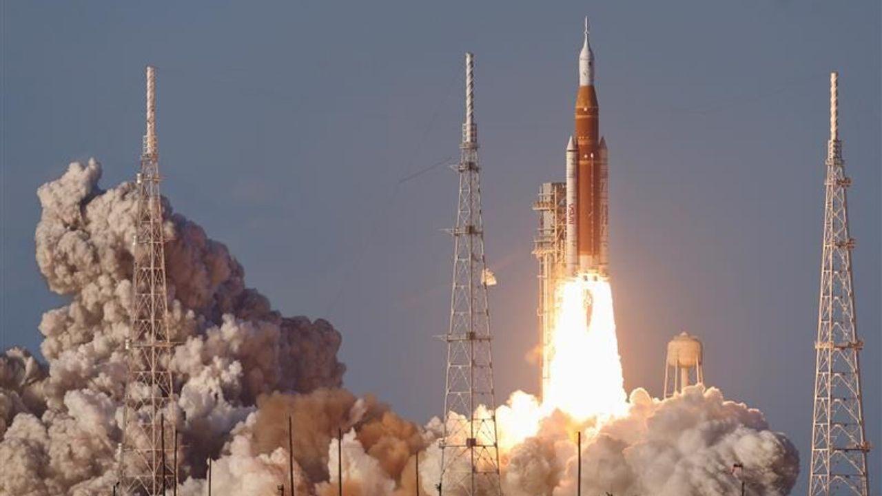 NASA, 54 yıl sonra Ay’a insanlı uçuşu başlattı