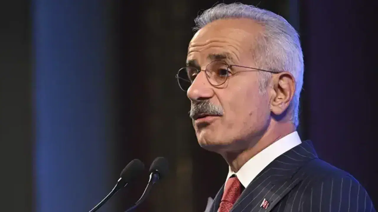 Bakan Uraloğlu açıkladı: Yabancı plakalı araçların geçiş ücretlerine düzenleneme