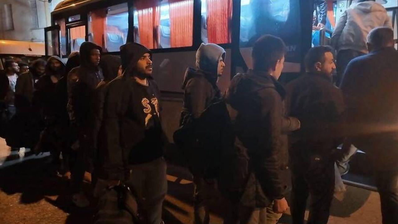 İzmir’de göçmen botu yarı batık halde bulundu: 1 çocuk öldü, 43 kişi kurtarıldı