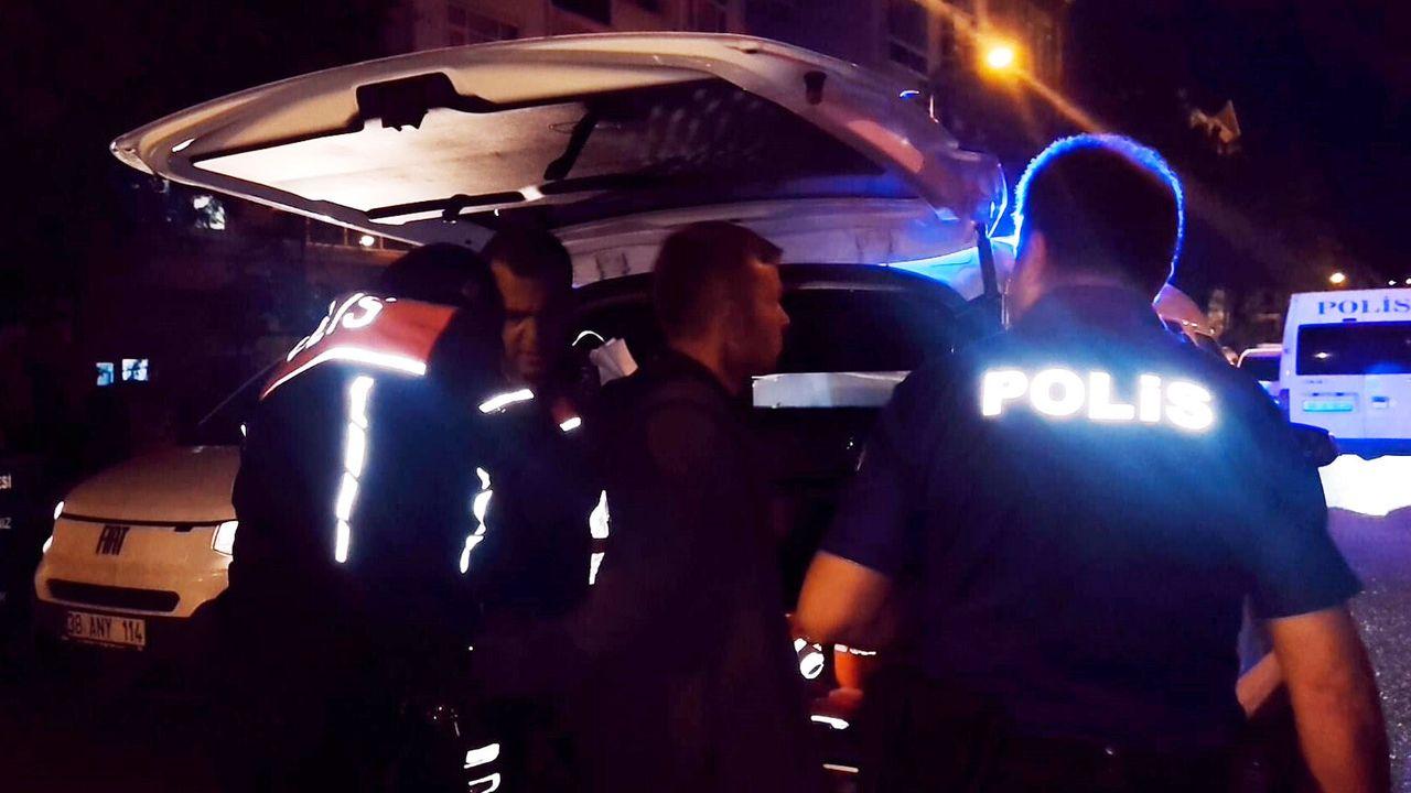Falçatayla kızını kaçıran kişinin kulağını kesip, kopardı