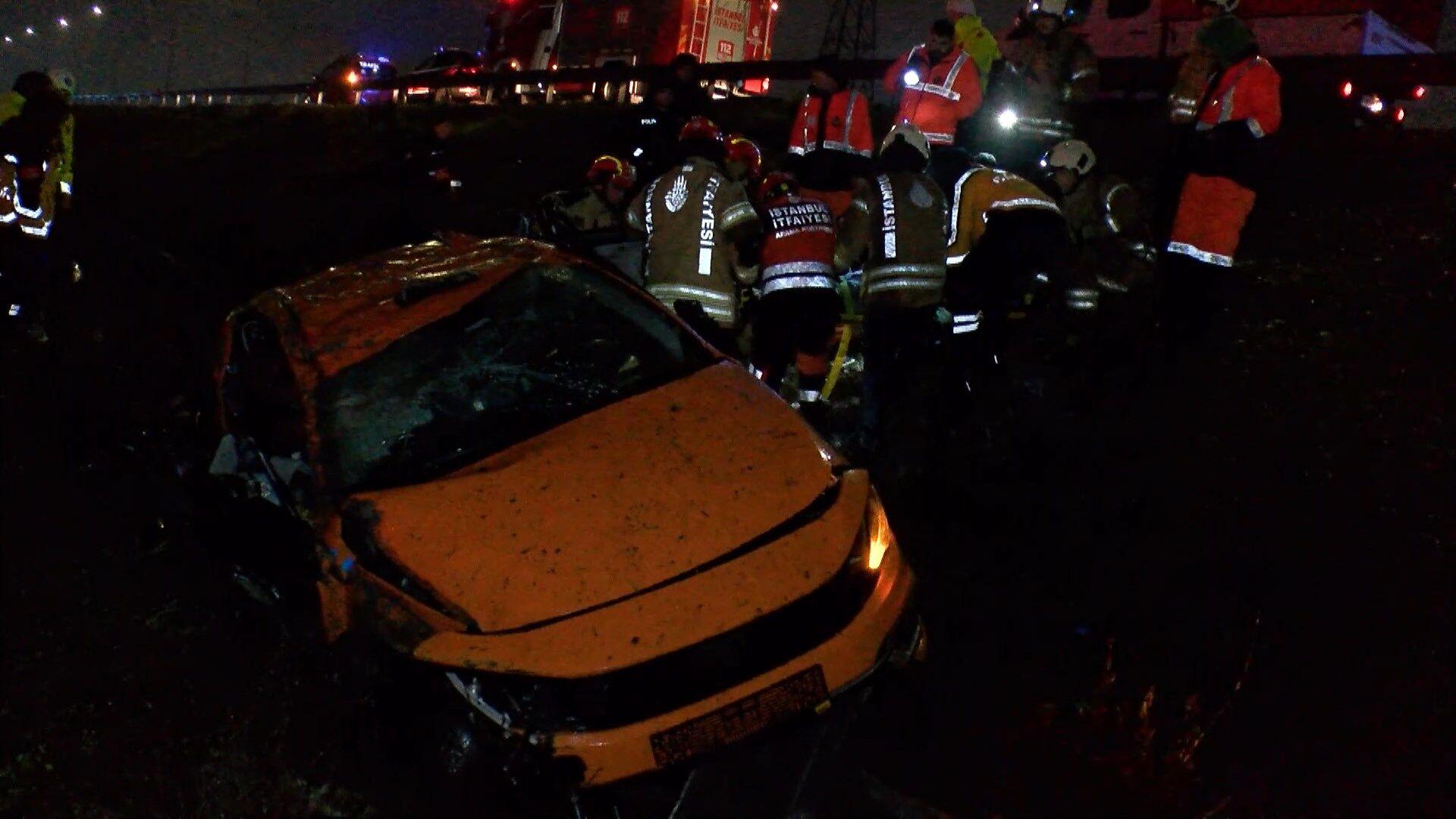 Pendik'te taksi su kanalına uçtu: 3 ölü,1 yaralı