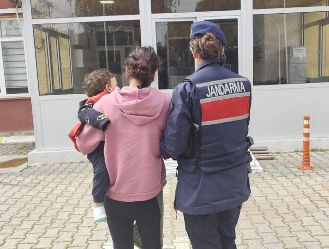 7 ayrı suçtan 20 yıl hapis cezası bulunan kadın, kucağında bebeğiyle cezaevine girdi
