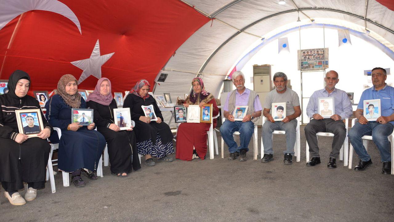 Diyarbakır'da evlat nöbetini sürdüren aileler, 14’üncü bayrama da buruk girdi