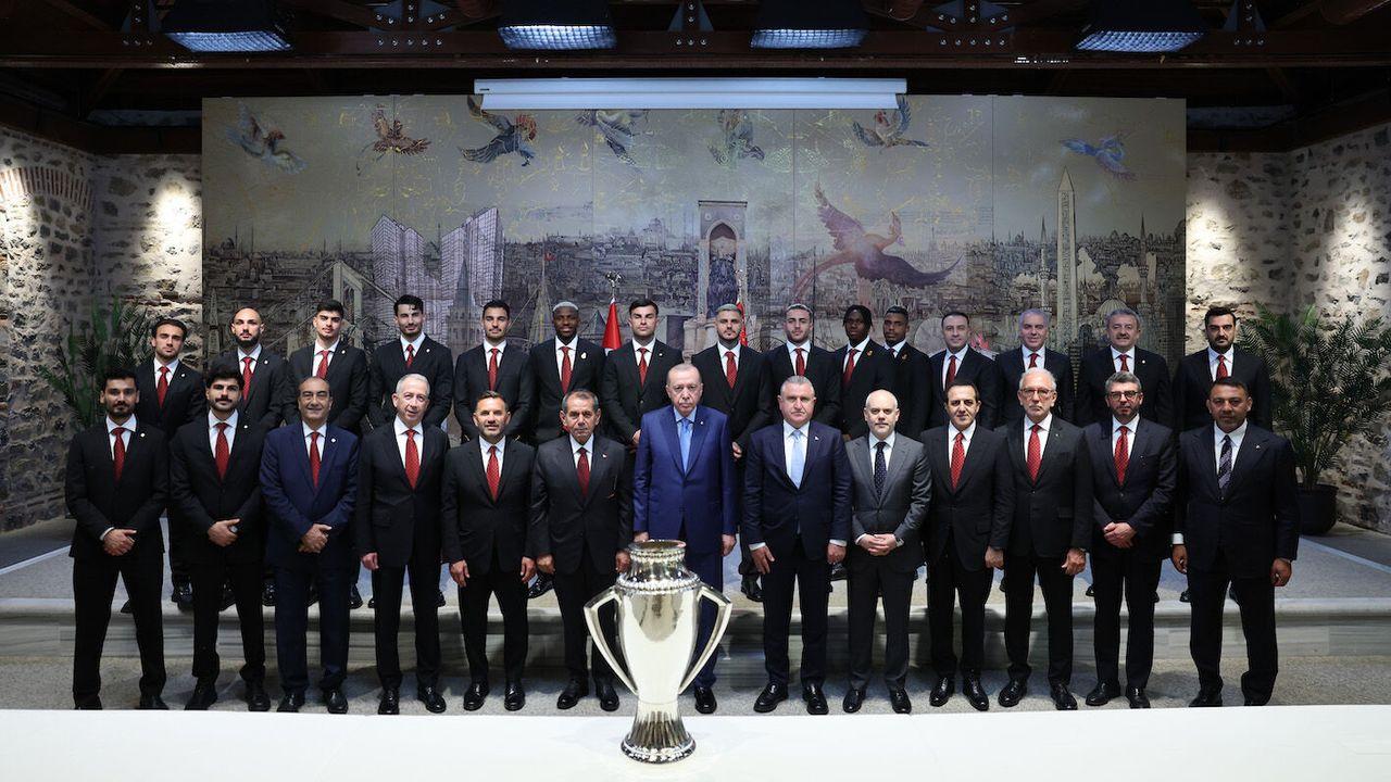 Cumhurbaşkanı Erdoğan, Süper Lig şampiyonu Galatasaray’ı kabul etti