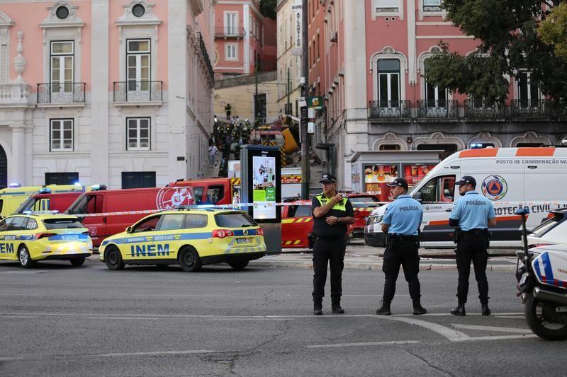 Portekiz'de Tramvay Kazası: 15 Ölü, 18 Yaralı