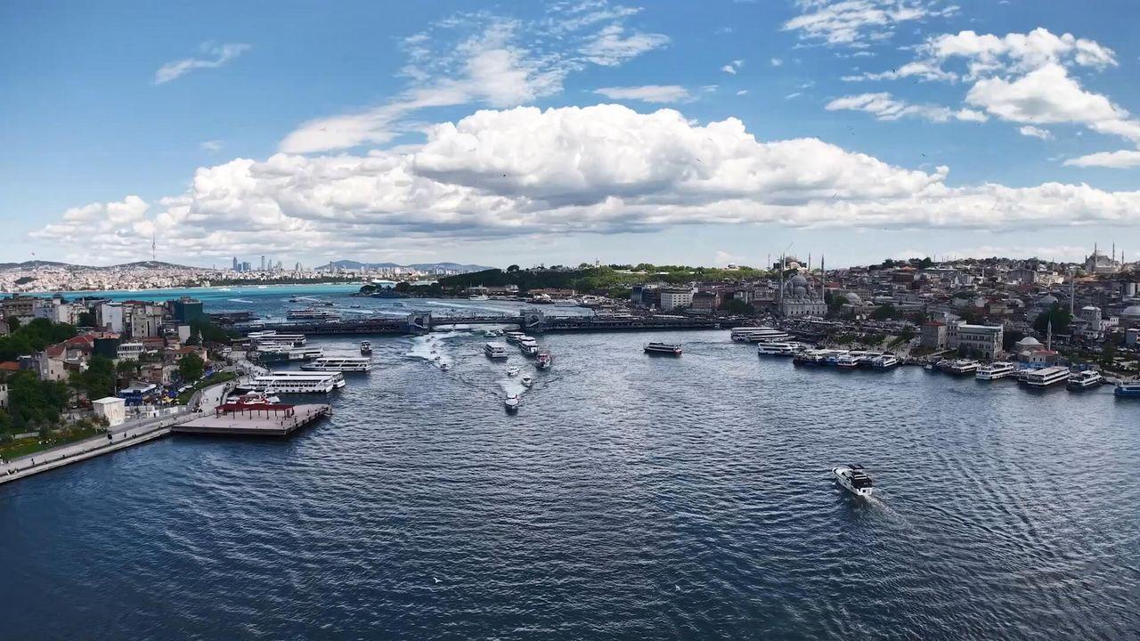 Fetih kutlamaları kapsamında Sarayburnu'ndaki gemi korteji havadan görüntülendi