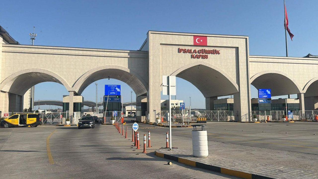 Yunanistan'a açılan sınır kapılarında giriş ve çıkışlar durdu