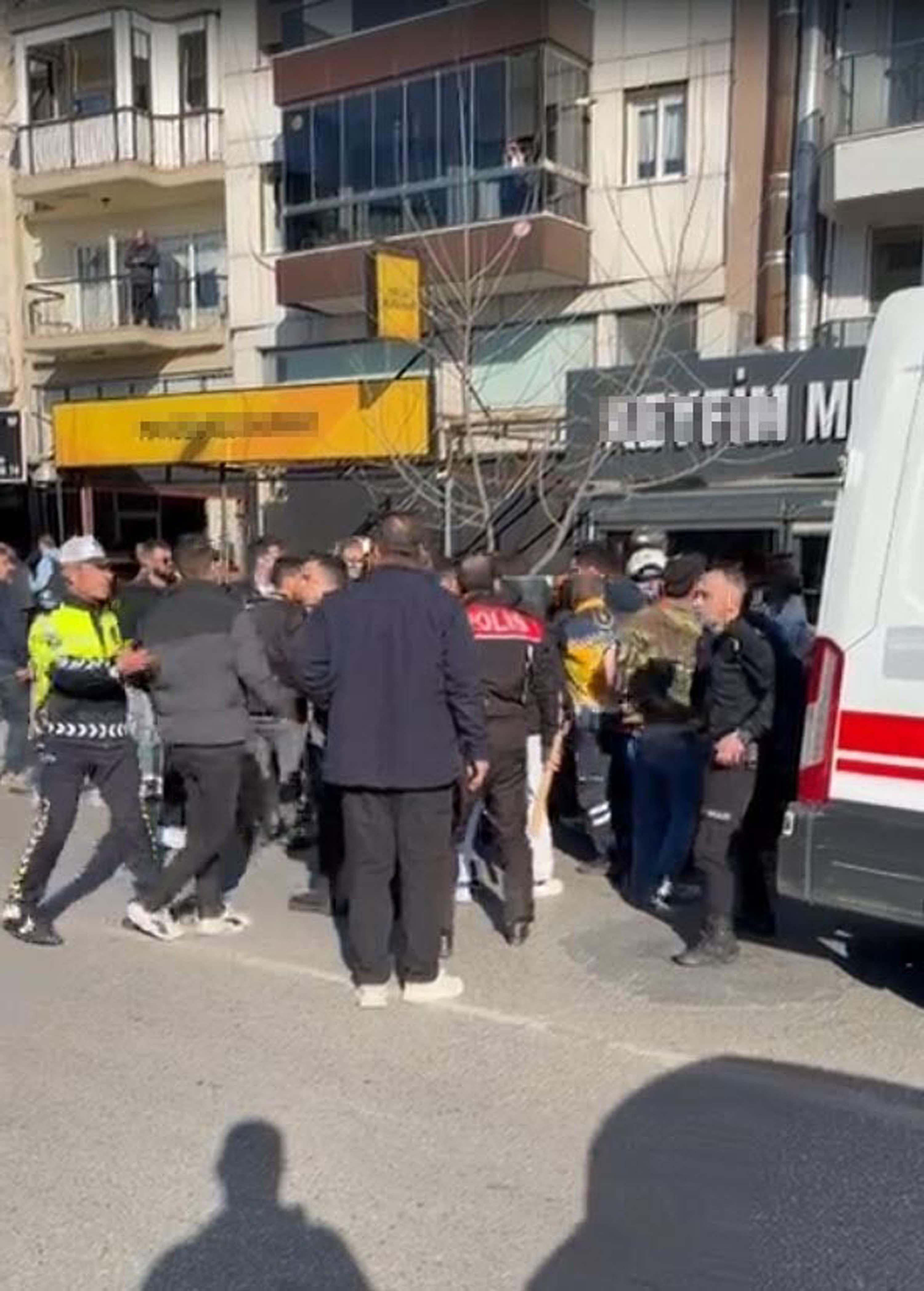 Manisa'da bıçaklı kavga: 2 ölü, 1 yaralı
